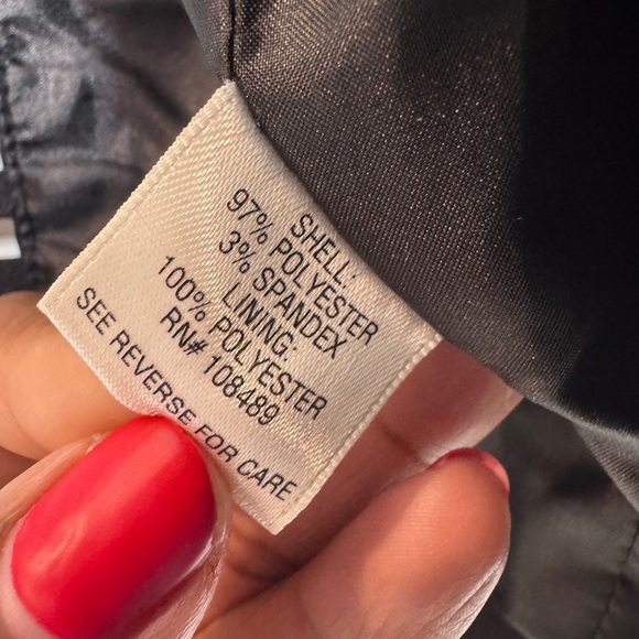 🆕 Material Girl Cropped Black Blazer with Beautiful Details - Picture 2 of 7